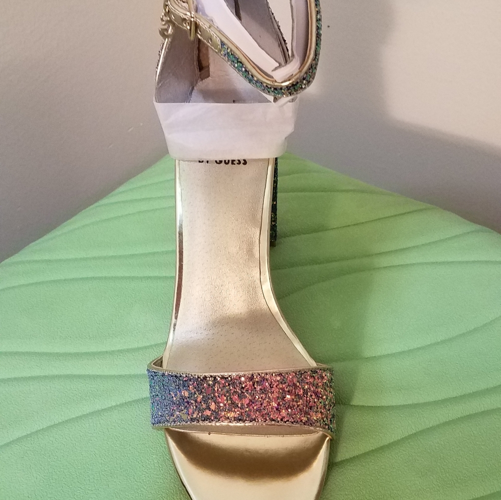 Guess sandles - Picture 3 of 3